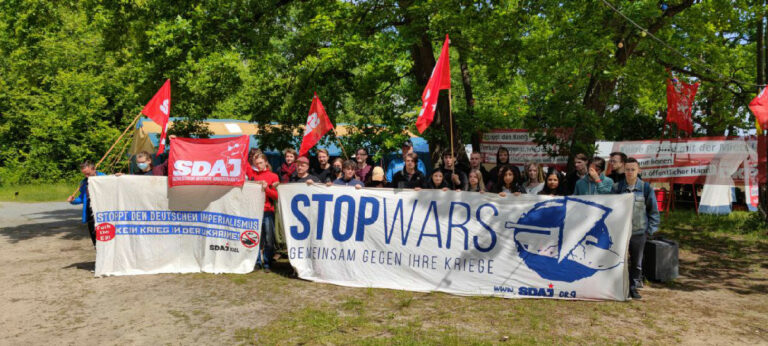 230802 Protest SDAJ - Aufrüstung bekommt Verfassungsrang - Hintergrund - Hintergrund