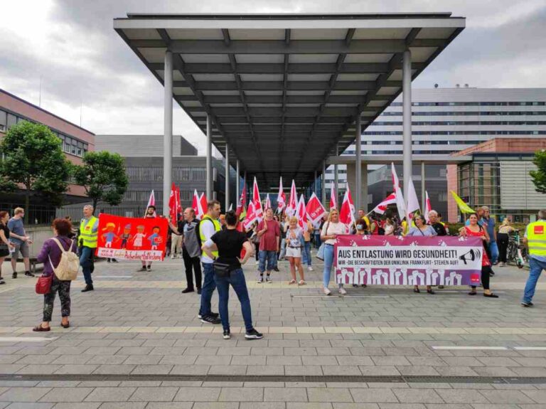 260303 Frankfurt - Demonstration vor dem Universitätsklinikum Frankfurt - Entlastung - Entlastung