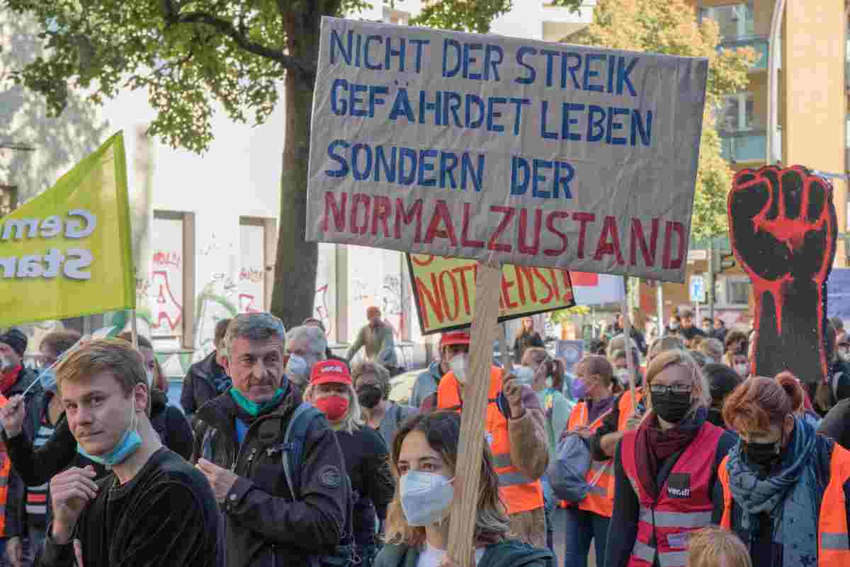 2712 1Gesundheit - Ran an die Klasse - Arbeiterbewegung, Arbeiterklasse, DKP, Parteitag - Hintergrund