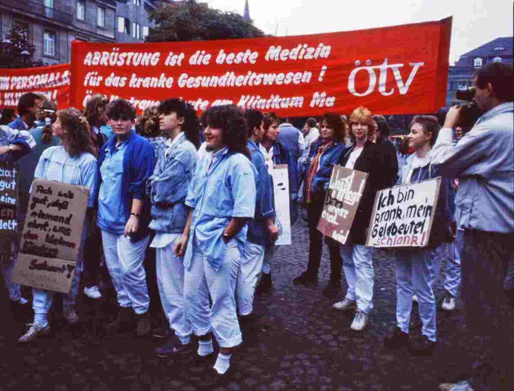 2712 3 Gesundheit Rose - Ran an die Klasse - Arbeiterbewegung, Arbeiterklasse, DKP, Parteitag - Blog, DKP in Aktion, Hintergrund