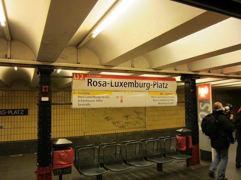 2716 1200px Rosa Luxemburg Platz station sign - Pressefest in Berlin?! - Alltag, Pressefest - Aktion