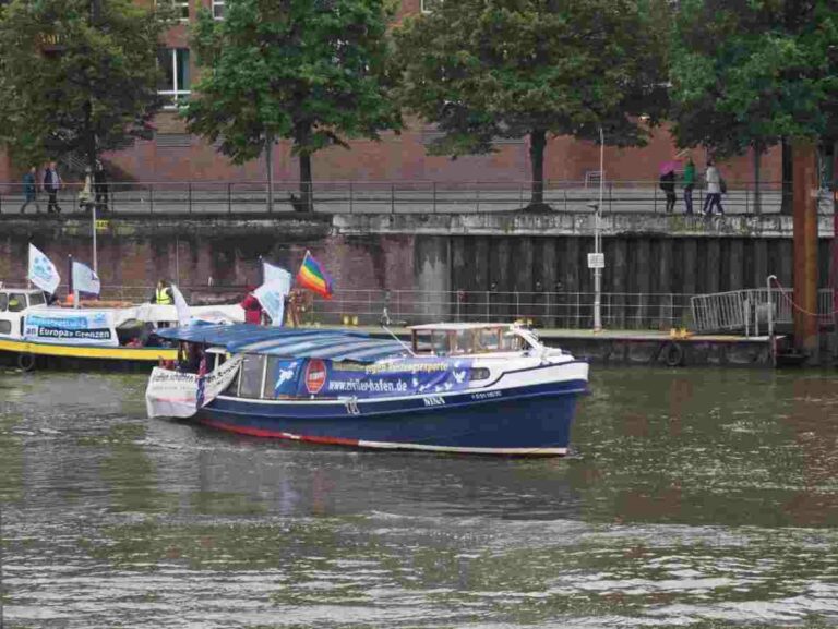 280402 hafen - Im Sinne der Rüstungskonzerne - Proteste - Proteste