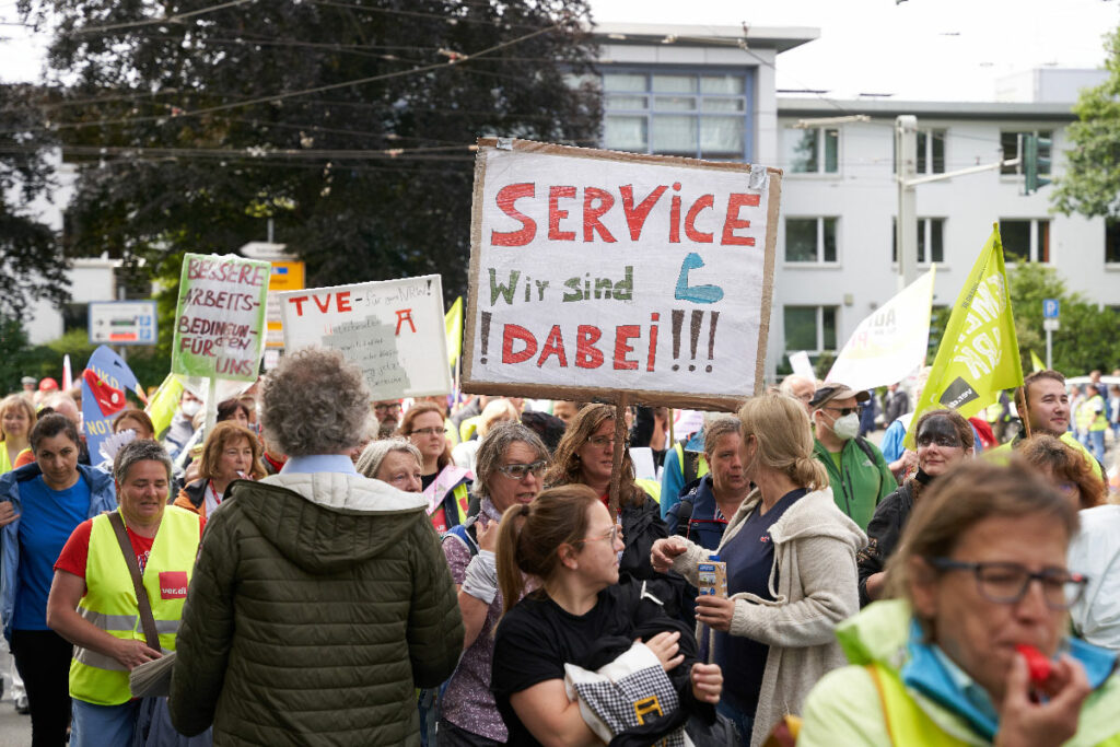 300302 - Entlastung durchgesetzt - Tarifvertrag Entlastung, Unikliniken Nordrhein-Westfalen, ver.di - Wirtschaft & Soziales