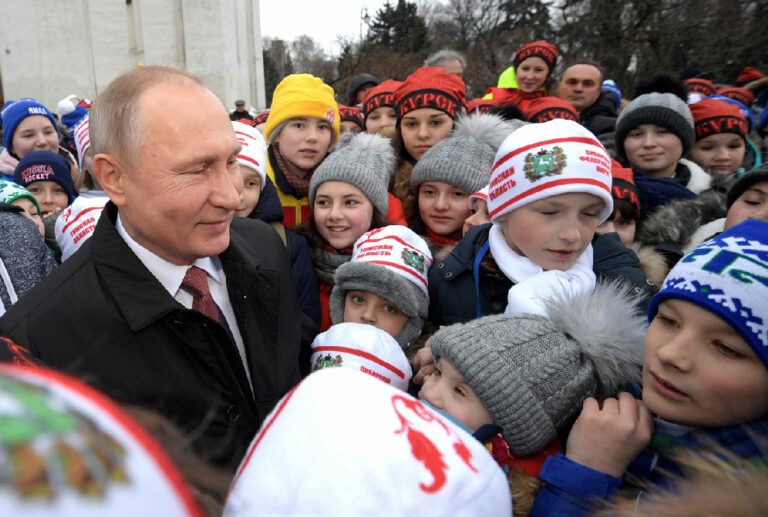 300501 Putin - Kinderfresser Putin? - Antirussische Propaganda - Antirussische Propaganda