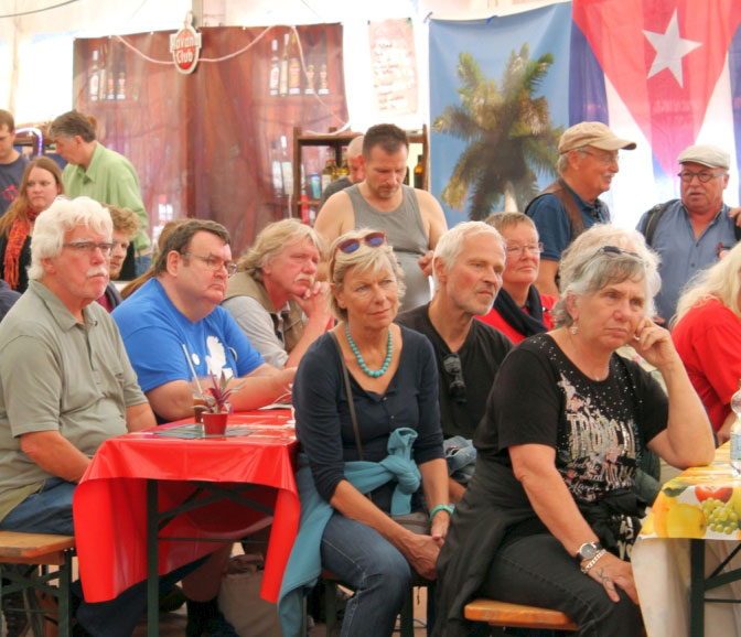 casa cuba volles haus - Zuhören und Mitreden - 21. UZ-Pressefest, Programm - Aktion