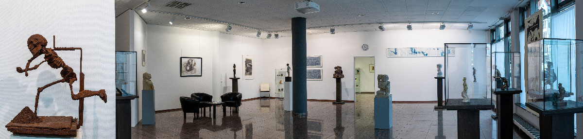 3211 Maigalerie Kollwitzausstellung 2022 Panorama 1 - Denk- und Fühlraum für engagierte Kunst - 21. UZ-Pressefest, Inspiration Käthe Kollwitz, junge Welt, Maigalerie - Kultur