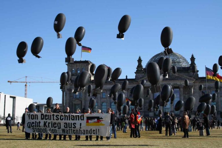 3310 Frieden - Demokratiefreier Sektor - Waffenlieferungen - Waffenlieferungen