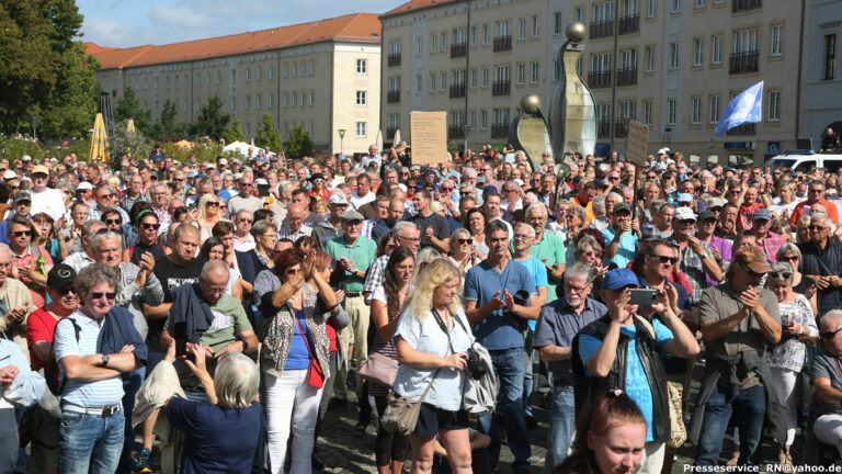 350602 Dessau n - „Handwerker für den Frieden“ - Proteste - Proteste