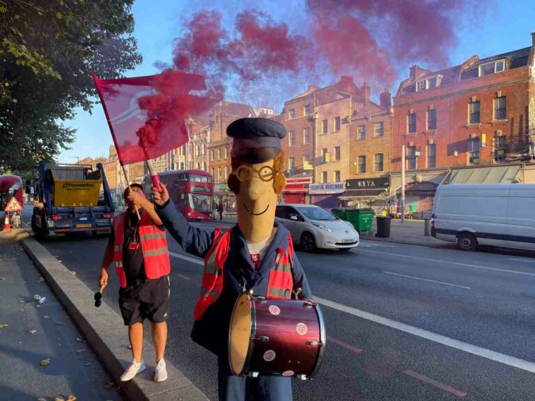 350801 Britannien - Sommer der Unzufriedenheit - Großbritannien, Streiks - Im Bild