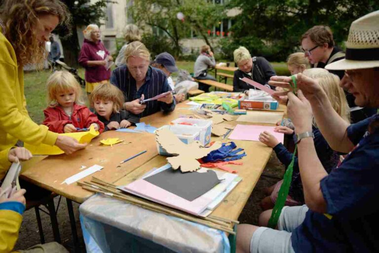 351602 Basteln bearb - UZettchen: Kommunisten fressen keine Kinder! - DKP in Aktion - DKP in Aktion