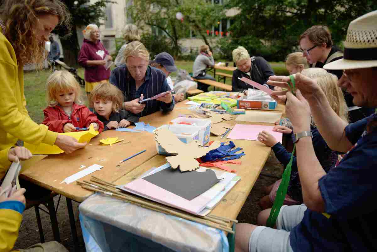 351602 Basteln bearb - UZettchen: Kommunisten fressen keine Kinder! - DKP, Kinder, Pressefest - Vermischtes, Blog, DKP in Aktion