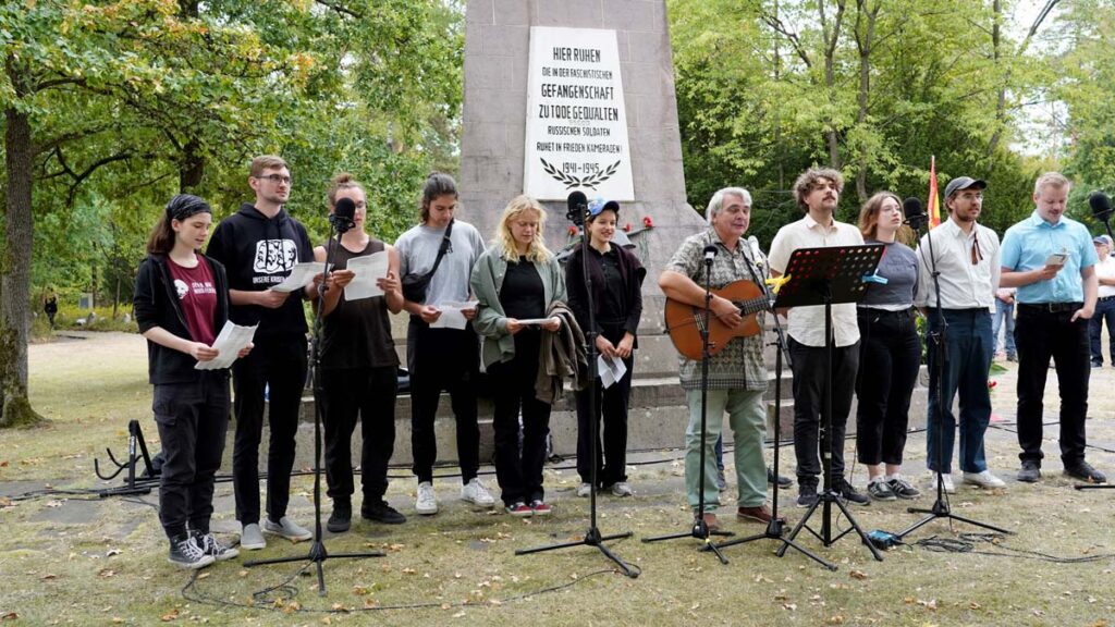 36370803 koenig - Stukenbrock mahnt - Antifaschismus, Friedenskampf - Im Bild