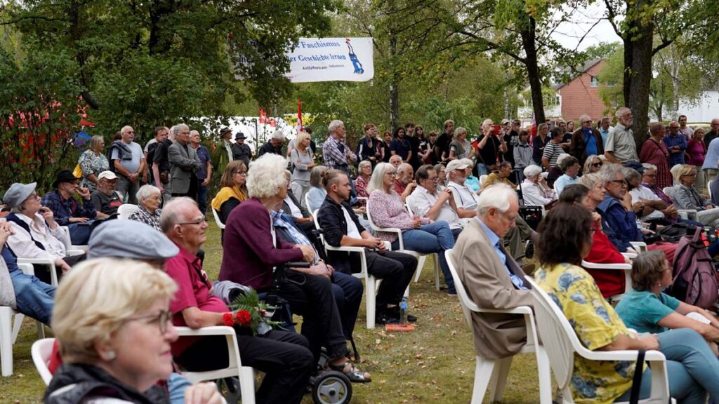 36370805 publikum - Stukenbrock mahnt - Antifaschismus, Friedenskampf - Im Bild