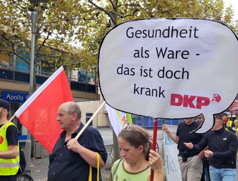 370303 Pflegeaufstand - Kraftvolle Demonstration durch die Innenstadt von Mainz - Proteste - Proteste