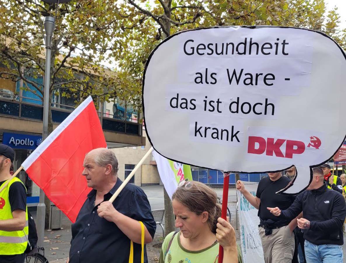 370303 Pflegeaufstand - Kraftvolle Demonstration durch die Innenstadt von Mainz - Gesundheitswesen, Proteste - Wirtschaft & Soziales