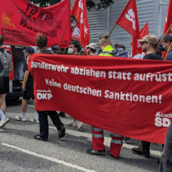 Home - - Wirtschaft & Soziales Ziel: Die Gesellschaft militarisieren