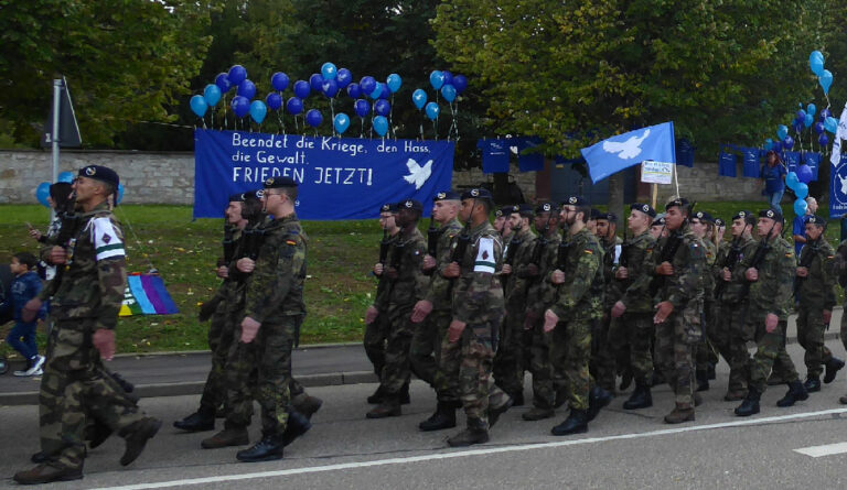 380503 bildmeldung - Protest gegen öffentlichen Appell der Deutsch-Französischen Brigade - Müllheim - Müllheim