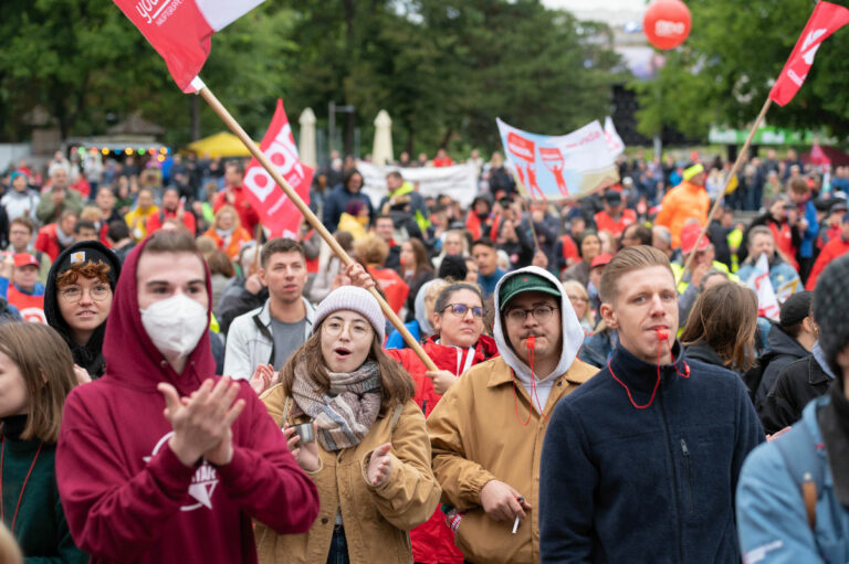 380601 Oesterreich - Um sich das Leben leisten zu können - Österreichischer Gewerkschaftsbund - Österreichischer Gewerkschaftsbund