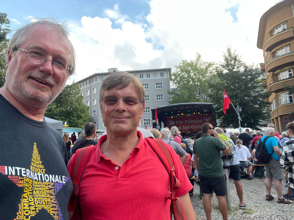 3808 1 - So geht Selfie - 21. UZ-Pressefest, Fotowettbewerb - Im Bild