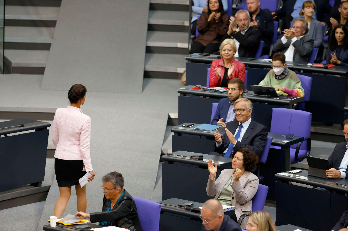 3813 Wagenknecht - Schluss mit den fatalen Wirtschaftssanktionen! - §dpa, Deutscher Bundestag, Energiepreise, Linkspartei, Sahra Wagenknecht, Wirtschaftskrieg - Hintergrund