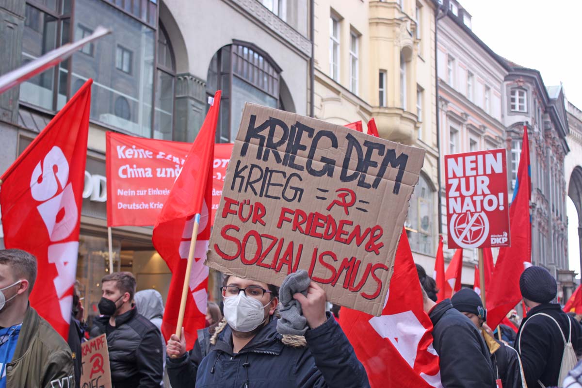 390801 frieden - Laut sein gegen Krieg und Armut - Aktionstag, Friedenskampf - Aktion