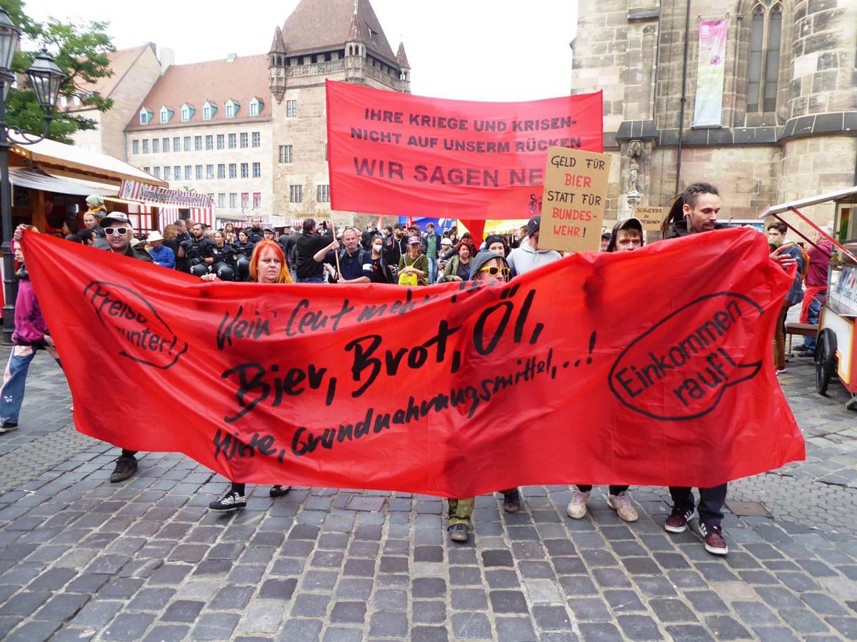 391501 Nuernberg - Für Frieden, Brot und Bier - Demonstration, DKP, Soziale Kämpfe - Aktion