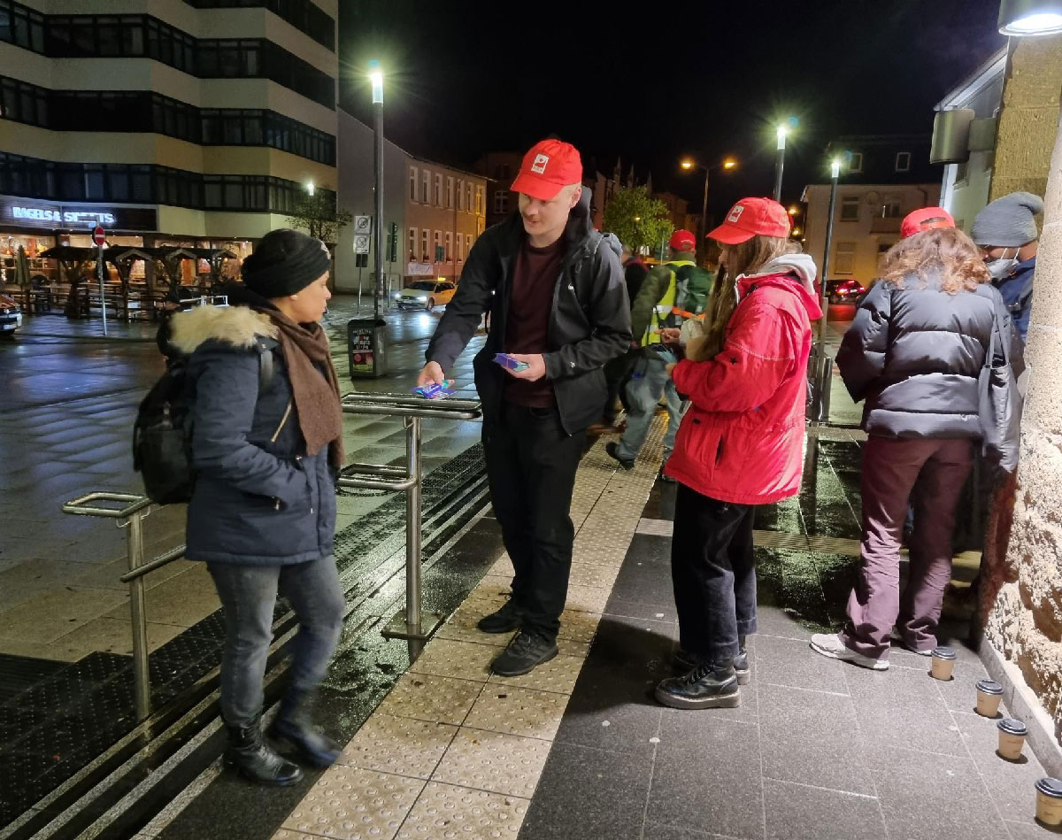 400202 Pendler - Millionen profitieren von höherem Mindestlohn - DGB, Lohndumping, Mindestlohn, Niedriglohn - Wirtschaft & Soziales