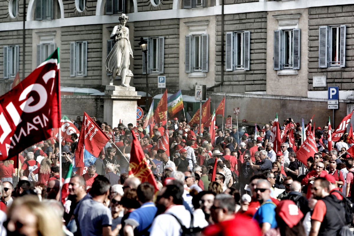 4208 Italien CGIL Nazionale NEU - Feuer im Haus Europa - Belgien, Britannien, Europa, Frankreich, Gewerkschaftsbewegung, Heißer Herbst, soziale Proteste - Im Bild