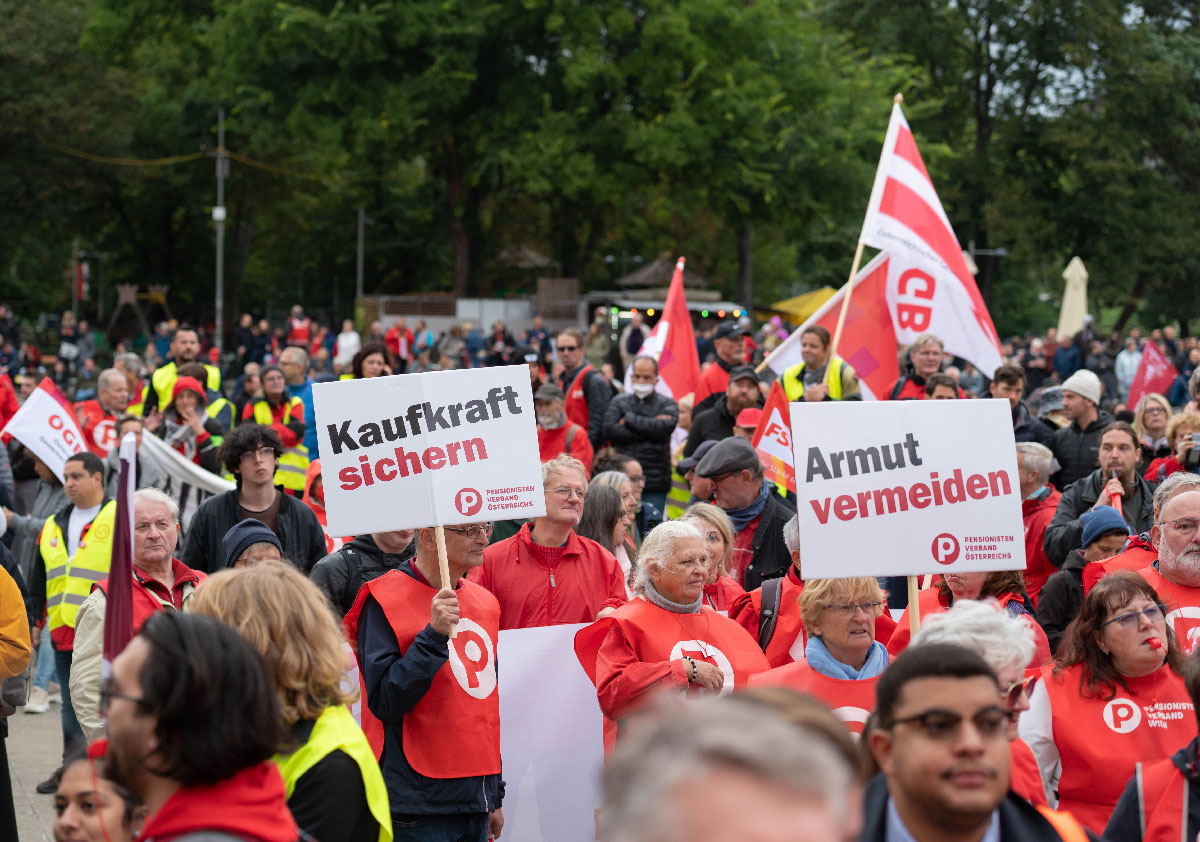 4208 Oesterreich Oesterreichischer Gewerkschaftsbund - Feuer im Haus Europa - Belgien, Britannien, Europa, Frankreich, Gewerkschaftsbewegung, Heißer Herbst, soziale Proteste - Im Bild