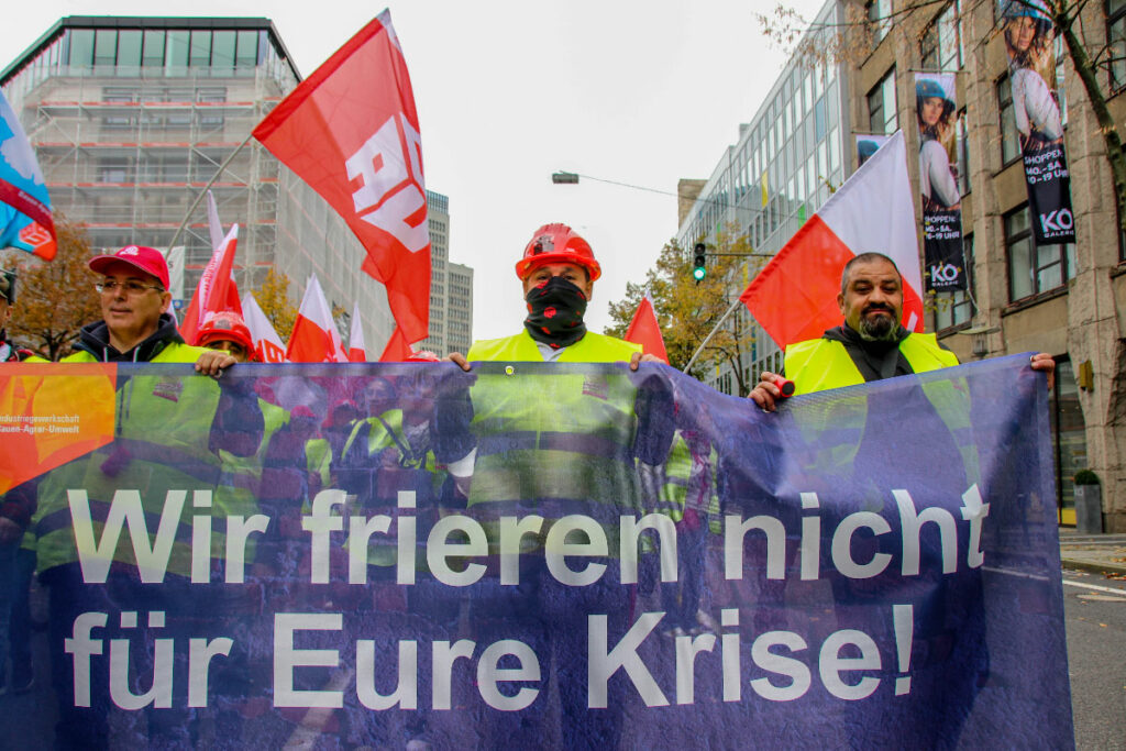 430307 Duesseldorf IGBAU PeterKoester - Inhalte reingetragen - DKP, Gewerkschaften, Paritätischer Wohlfahrtsverband, Solidarischer Herbst - Wirtschaft & Soziales