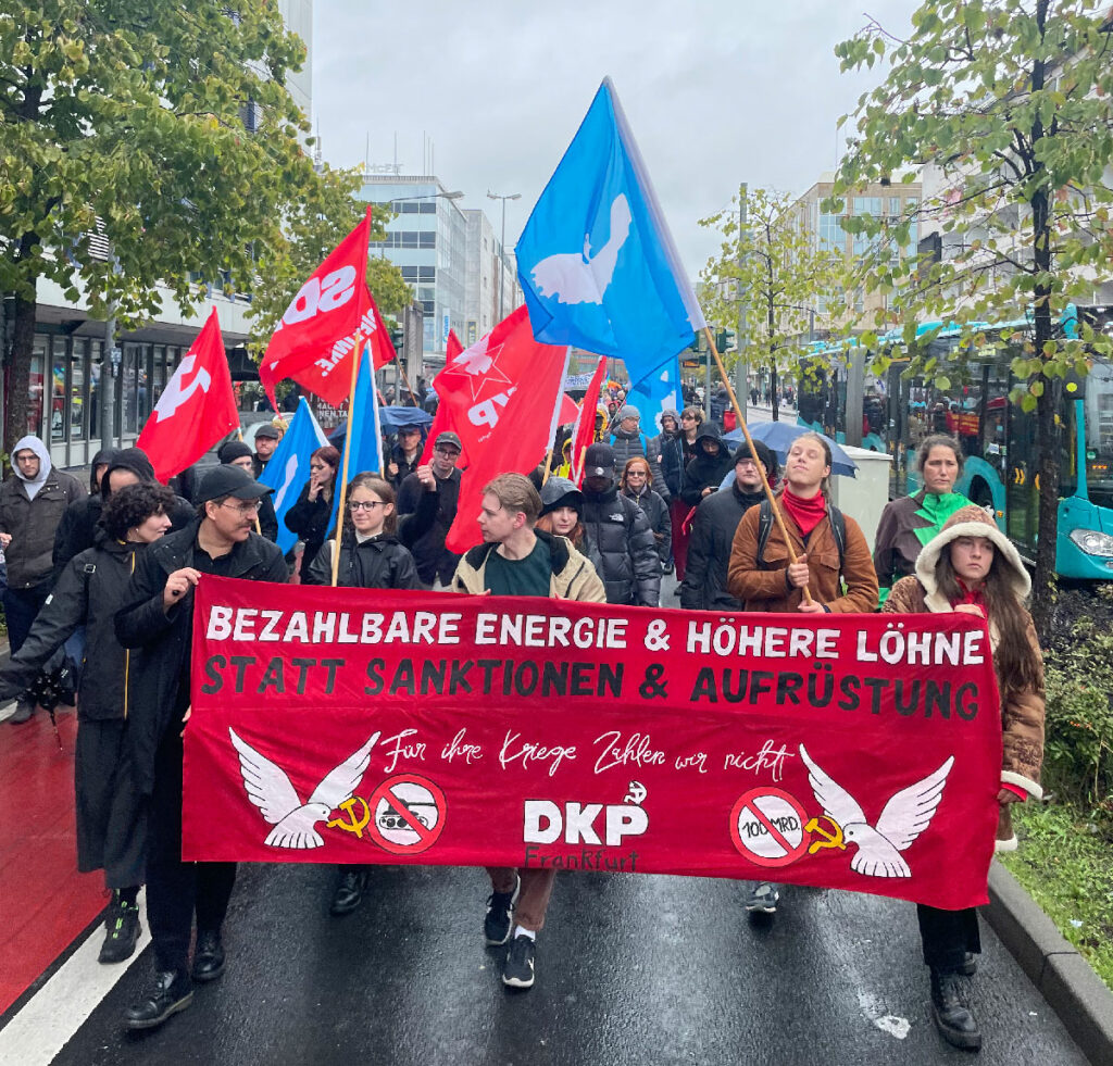 Frankfurt - Wieder Weltmachtträume - 1. Oktober, Aktionstag, Barbara Majd Amin, Berlin, Bundesausschuss Friedensratschlag, Christoph Krämer, DKP, Frankfurt am Main, Friedensbewegung, Handwerker für den Frieden, Kalkar, Kampf für Frieden, Karl Krökel, Köln, Netzwerk Friedenskooperative, SDAJ, Stuttgart - Hintergrund