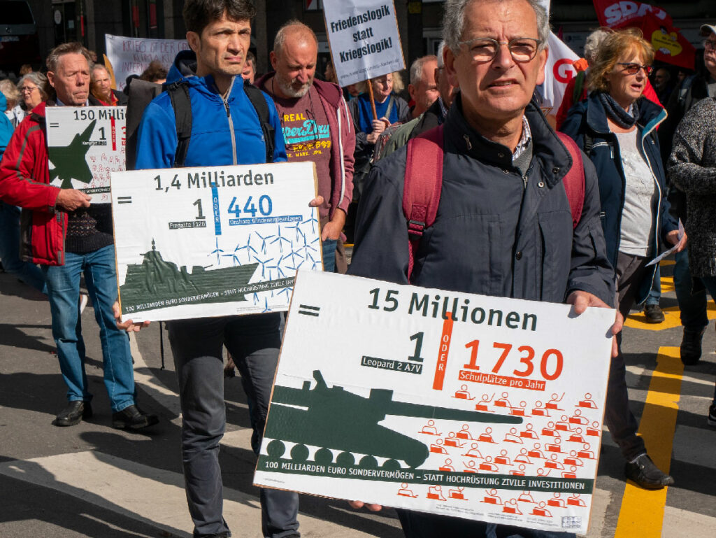 Koeln Karl Reiner Engels4 - Wieder Weltmachtträume - 1. Oktober, Aktionstag, Barbara Majd Amin, Berlin, Bundesausschuss Friedensratschlag, Christoph Krämer, DKP, Frankfurt am Main, Friedensbewegung, Handwerker für den Frieden, Kalkar, Kampf für Frieden, Karl Krökel, Köln, Netzwerk Friedenskooperative, SDAJ, Stuttgart - Hintergrund