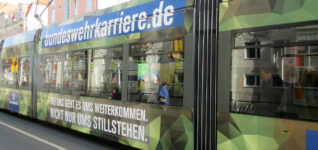 Münchner Tram in Flecktarn