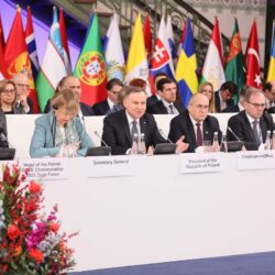 Home - - Politik Keine Schönwetterorganisation