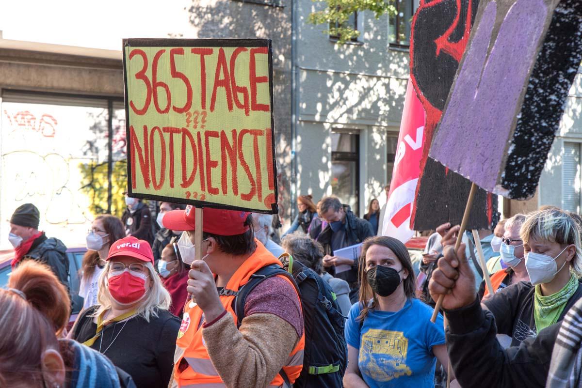 51 Titel 365Tage - Nichts geht mehr - Bildungspolitik, Gesundheitswesen, Öffentliche Darseinsvorsorge, Soziale Kämpfe - Wirtschaft & Soziales