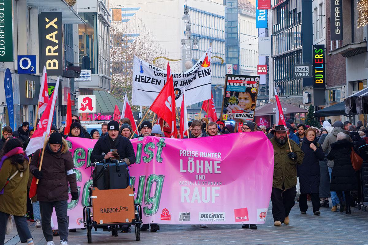 Dortmund genug ist genug 17122022 024 - Preise runter, Löhne und Sozialleistungen rauf! - Armut, Energiepreise, Soziale Kämpfe, Soziale Konflikte - DKP in Aktion, Blog