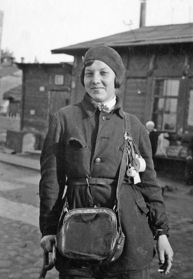 Tram conductor girl 1935 - Brot, Frieden, Frauenrechte - Frauenrechte - Frauenrechte