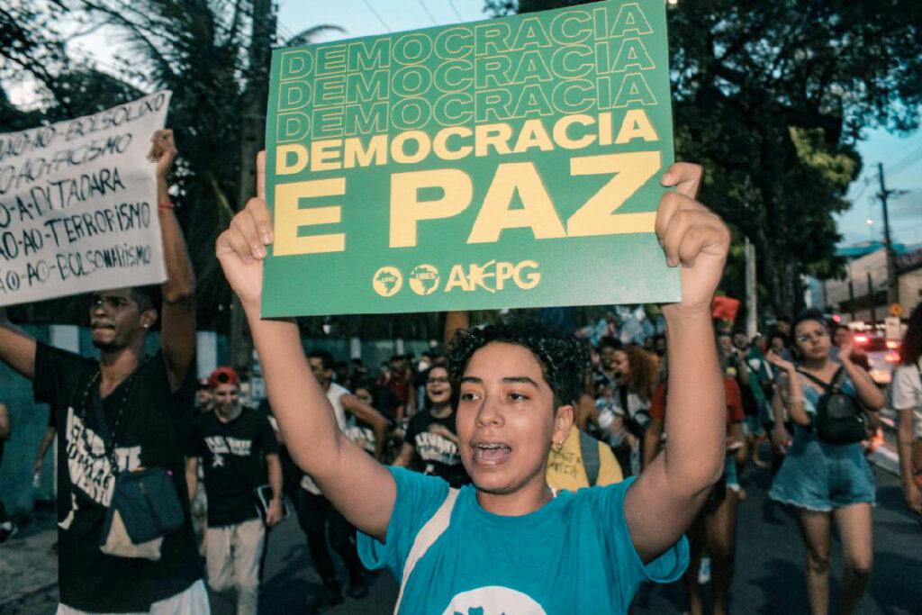 0207 FmD8VkKX0AEaq3C - Aufräumen in Brasília - Brasília, Brasilien, Faschismus, Jair Bolsonaro, Lula da Silva, Mob - Internationales