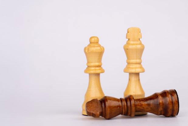 0216 Three Chess Pieces 42617 pixahive 768x536 1 - König ohne Brett - Schach-Weltmeisterschaft - Schach-Weltmeisterschaft
