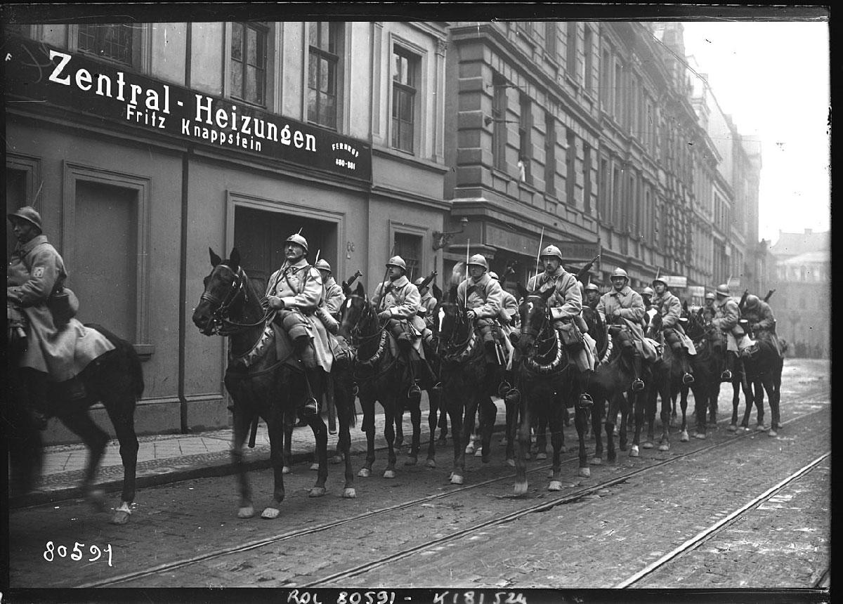 0310 Essen patrouille de dragons franc╠oais 5e rgt - Die Fortsetzung des Raubkrieges von 1914 - Ruhrbesetzung, Ruhrgebiet - Theorie & Geschichte