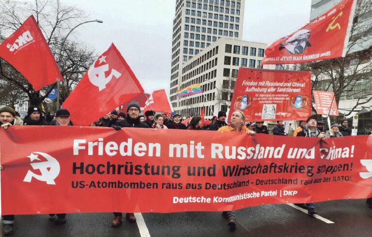 melina Titel 01 - Manifestation gegen den Krieg - Rosa-Luxemburg-Konferenz - Rosa-Luxemburg-Konferenz