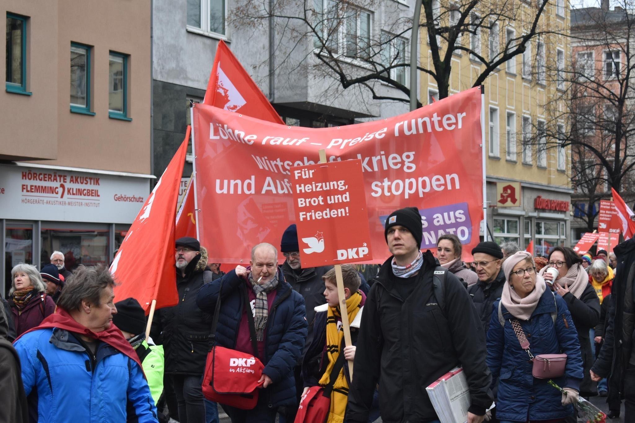 signal 2023 01 16 113722 007 - Die Luxemburg-Liebknecht-Demonstration 2023 - Demonstration, DKP, Friedenskampf, LL-Demonstration, LLL-Wochenende, SDAJ - Blog, DKP in Aktion