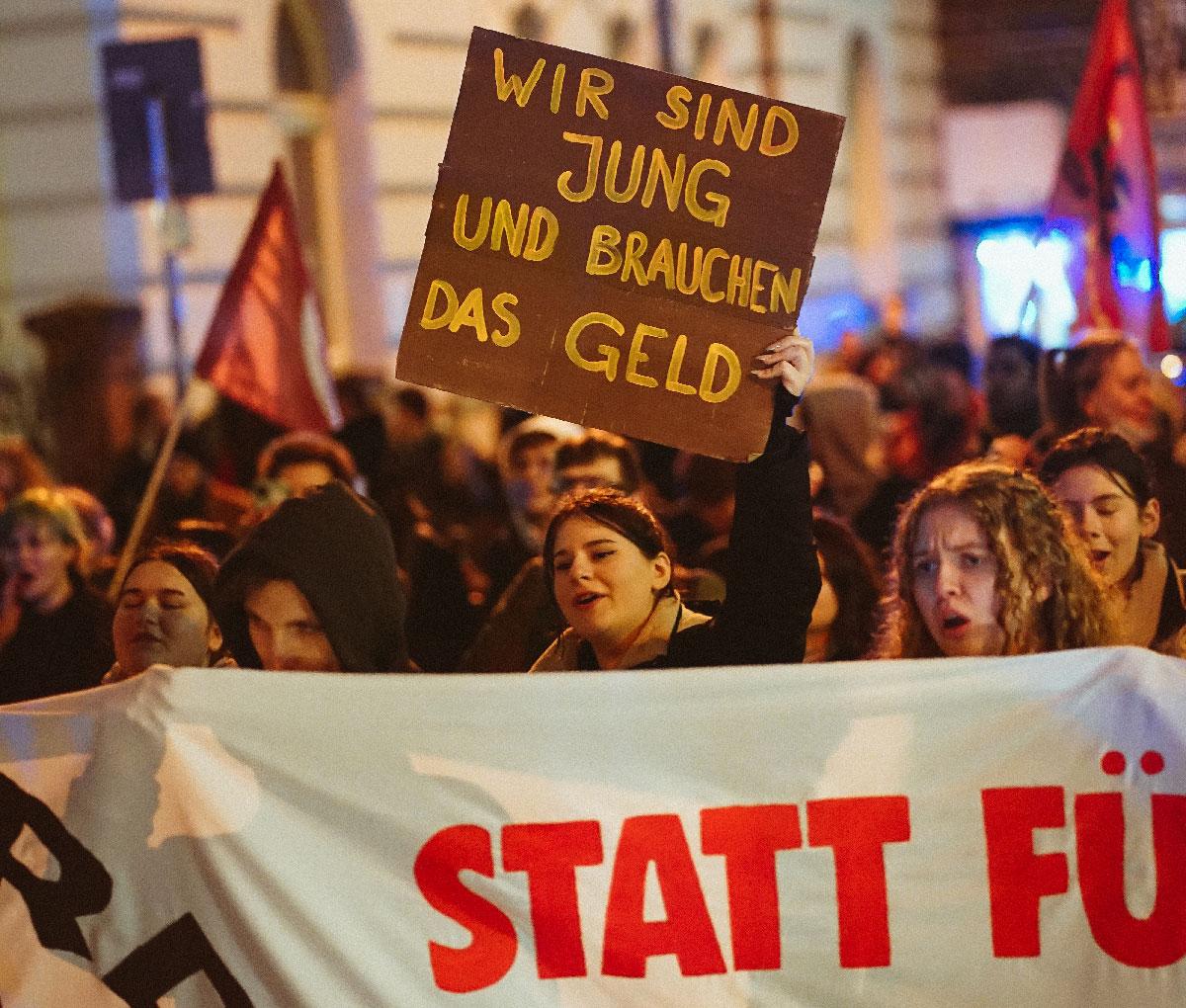 060402 jugendprotest - 100 Milliarden für wen? - DKP, Marburg, Olaf Scholz, SDAJ - Politik