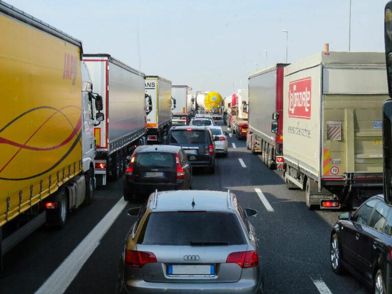 080401 Autobahn - Neben der Spur - Straßenverkehr - Straßenverkehr