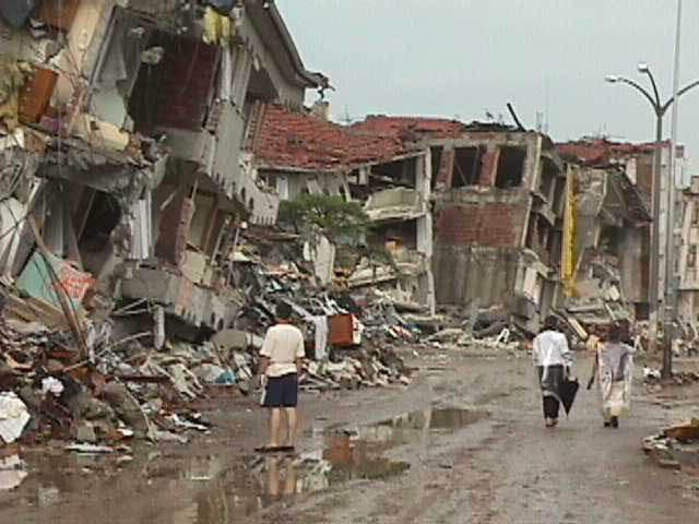 Izmit eart3 - Hilfsverweigerer EU - Erdbeben - Erdbeben