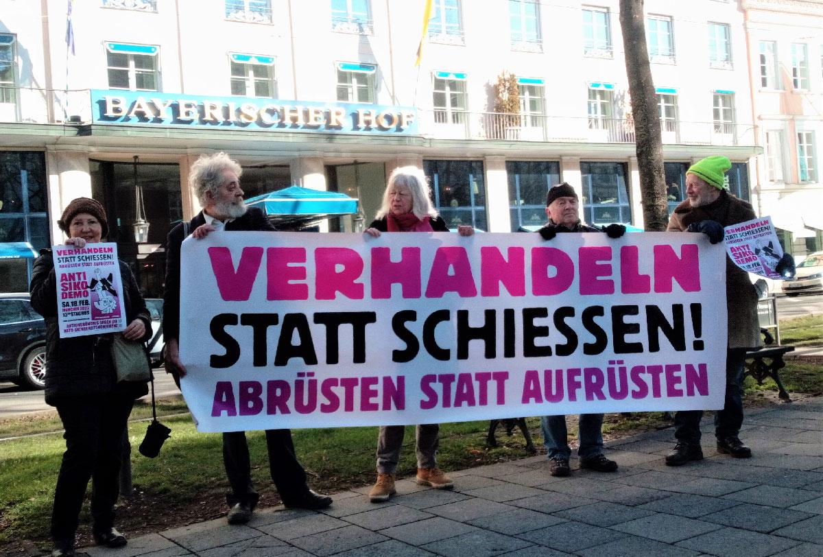 fotothon 15.02 - Protest vor Bayerischem Hof - Christoph Heusgen, Münchener Sicherheitskonferenz - Blog, Pressemitteilungen