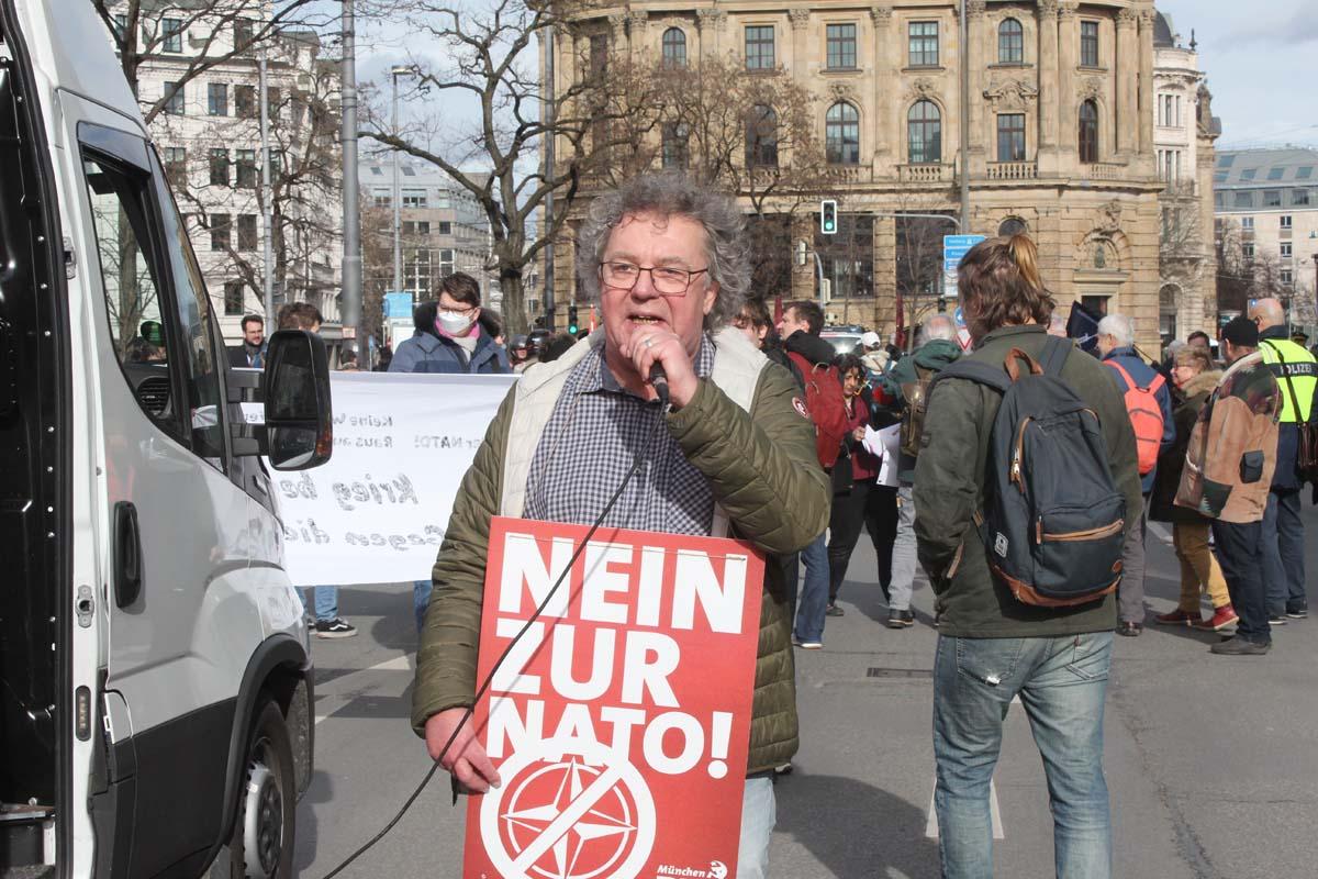 sdaj muenchen 10 - In München wurde der Krieg geplant - Annalena Baerbock, Christoph Heusgen, Imperialismus, Kriegsgefahr, Kriegskonferenz, Münchener Sicherheitskonferenz, Wang Yi - Politik