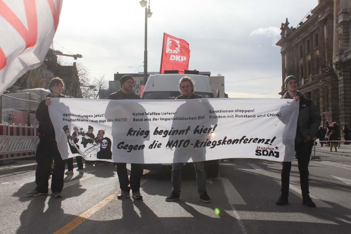 sdaj muenchen 12 - Proteste gegen Kriegskonferenz - Demonstration, DKP, Friedenskampf, NATO, SDAJ - Blog