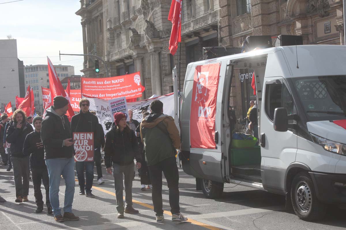 sdaj muenchen 13 - Proteste gegen Kriegskonferenz - Demonstration, DKP, Friedenskampf, NATO, SDAJ - Blog