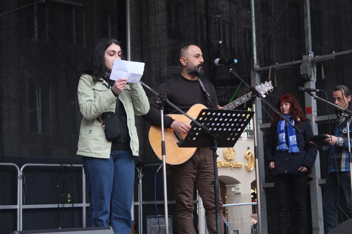 sdaj muenchen 23 - In München wurde der Krieg geplant - Annalena Baerbock, Christoph Heusgen, Imperialismus, Kriegsgefahr, Kriegskonferenz, Münchener Sicherheitskonferenz, Wang Yi - Politik